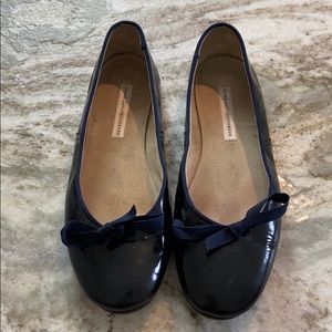 Diane von Furstenburg size 8 patent blue flat